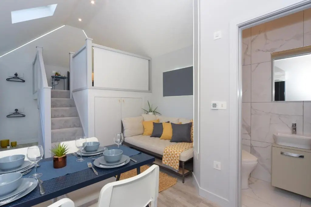 Super Cool Luxury Studio near the beach - Smart TV, WiFi & Netflix