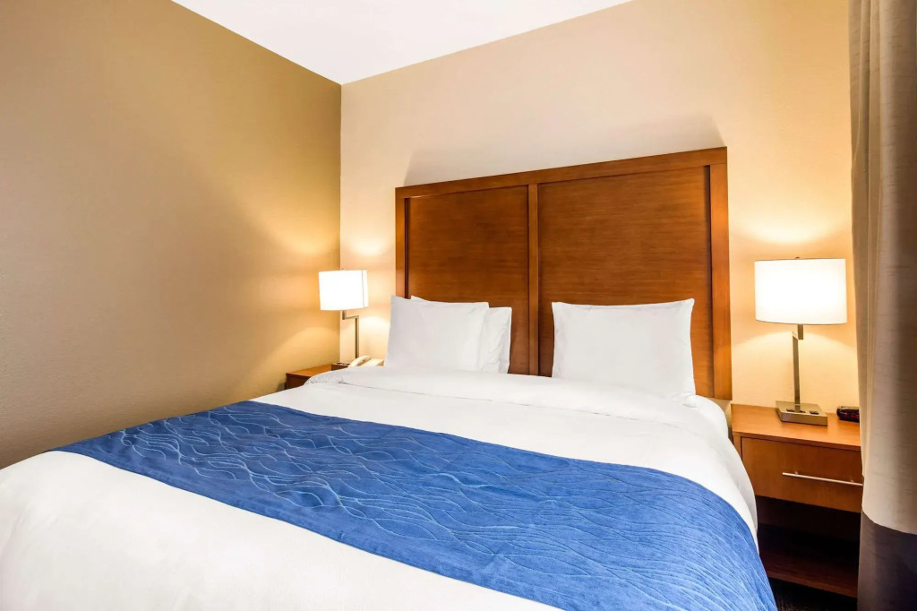 Holiday Inn Express Hotel & Suites Houston Intercontinental East