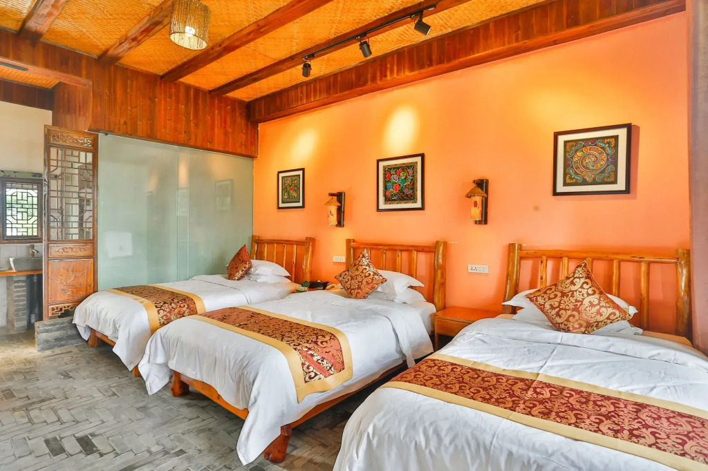 Yangshuo River Lodge Hotel--English speaking team&Swimming pool&Activties organized&Free pick up from Airport or TS over 3 nights