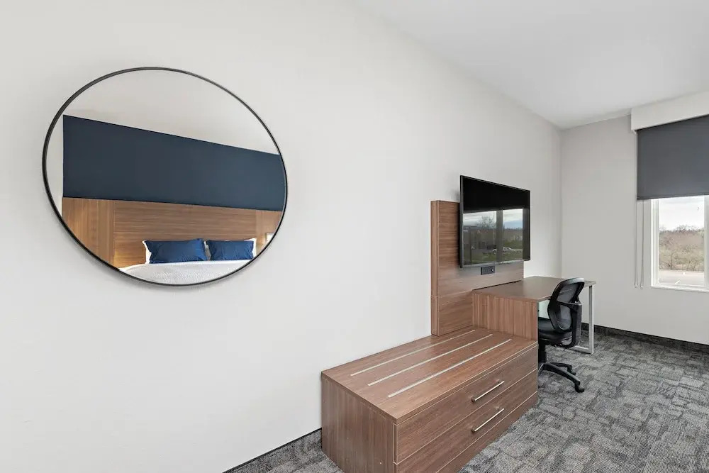 Holiday Inn Express Kansas City North - Parkville by IHG