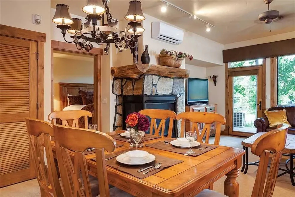 3105 Champagne Lodge, Trappeur's Crossing Apartment 2