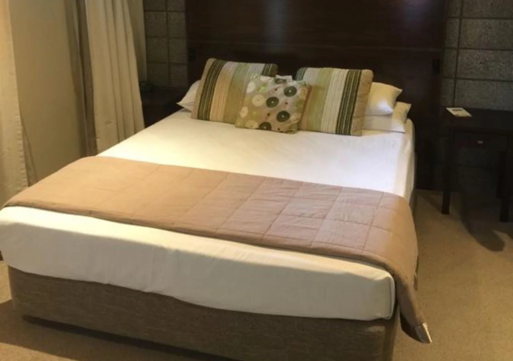Alec's Hotel