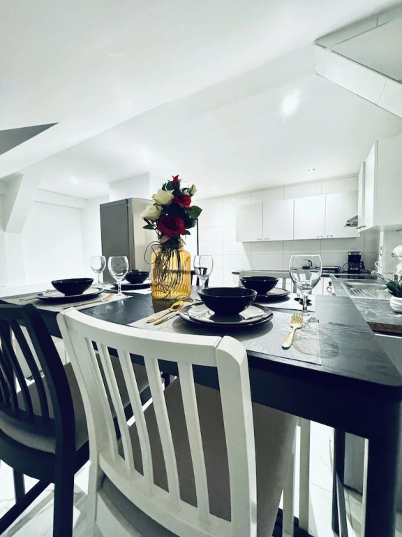 Comfortable 5 BR Apt near Schonbrunn