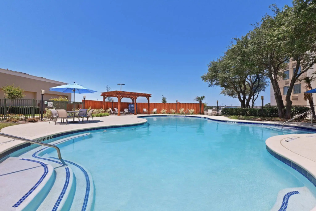 Kozy Hotel Dallas DFW Airport Area West