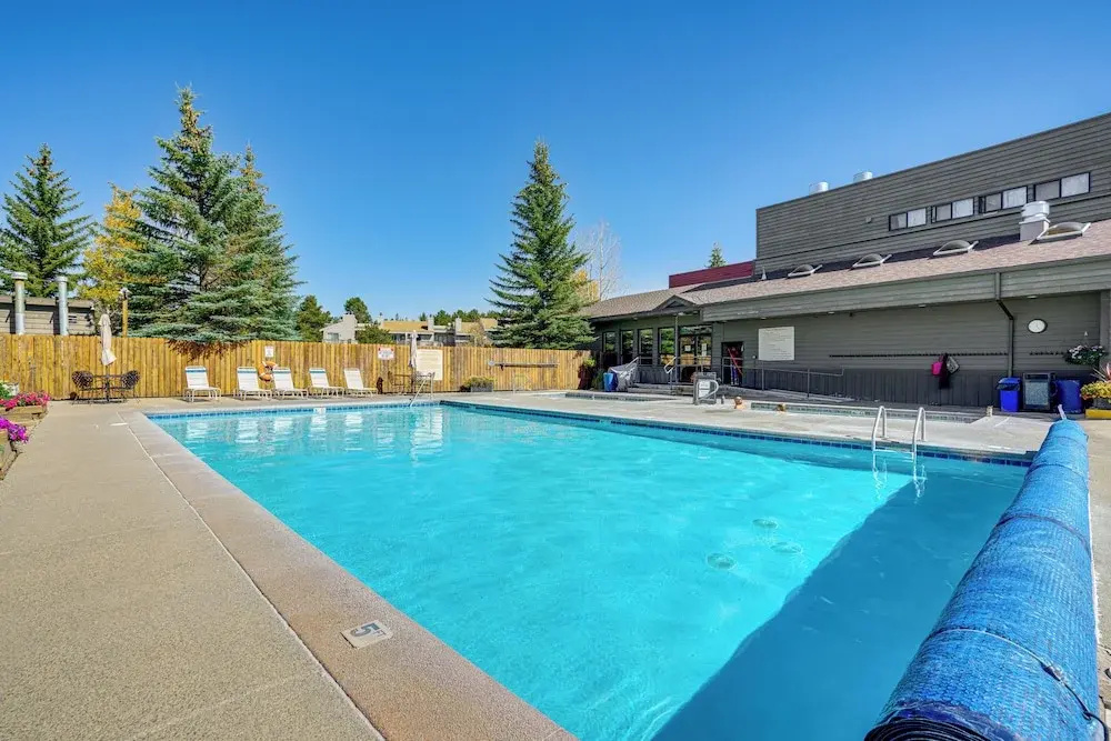 Cozy Condo: Steps to Free Winter Park Shuttle