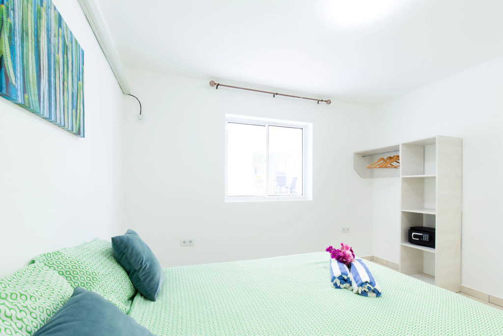 Jan Thiel's Hidden Gem! 2BR Apt W/ Pool & Free Parking