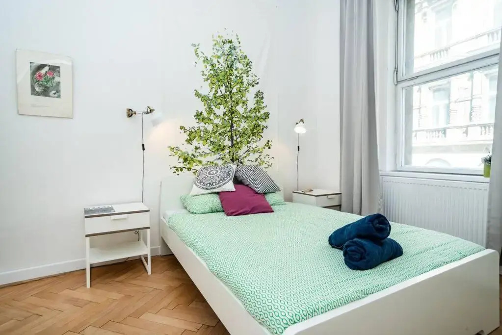 Bright, Spacious Apartment in the Historic Centre