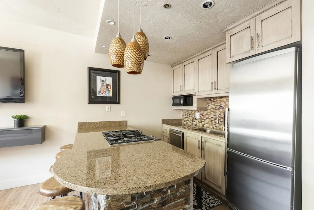 Galleria 308 1 Bedroom Condo by RedAwning