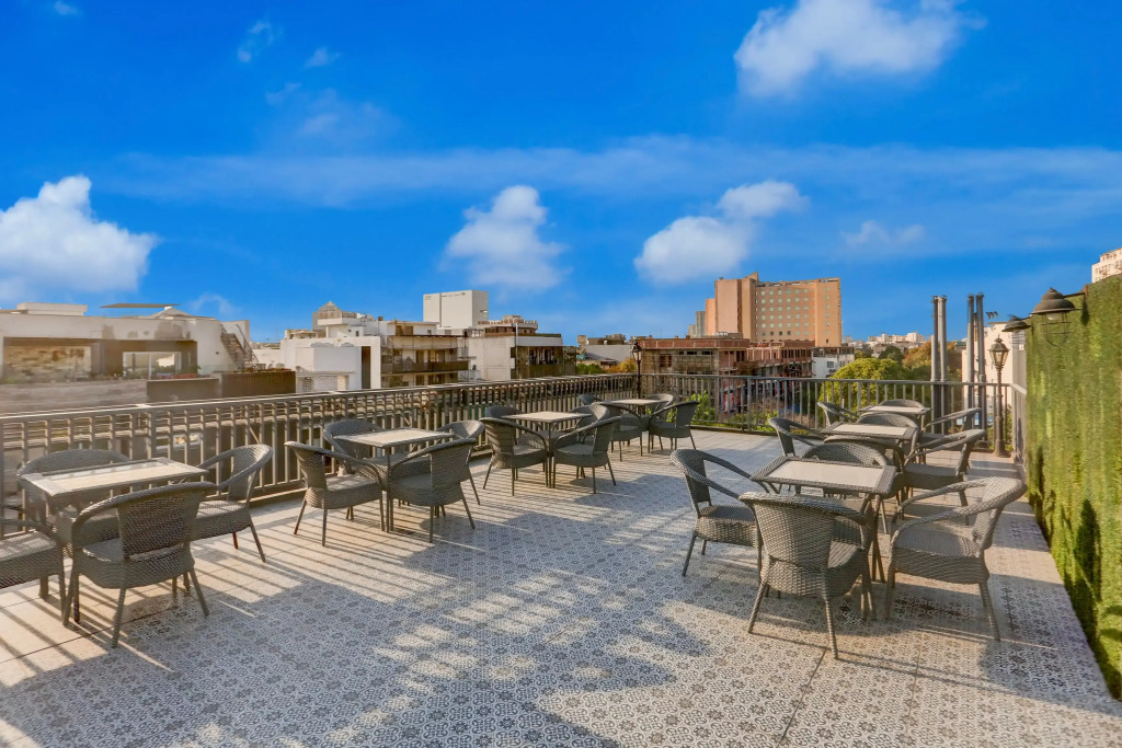 Super Townhouse Sushant Lok Phase 1 Formerly Hotel Neven