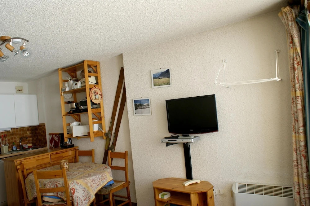 Studio in Montgenèvre, With Wonderful Mountain View, Balcony and Wifi