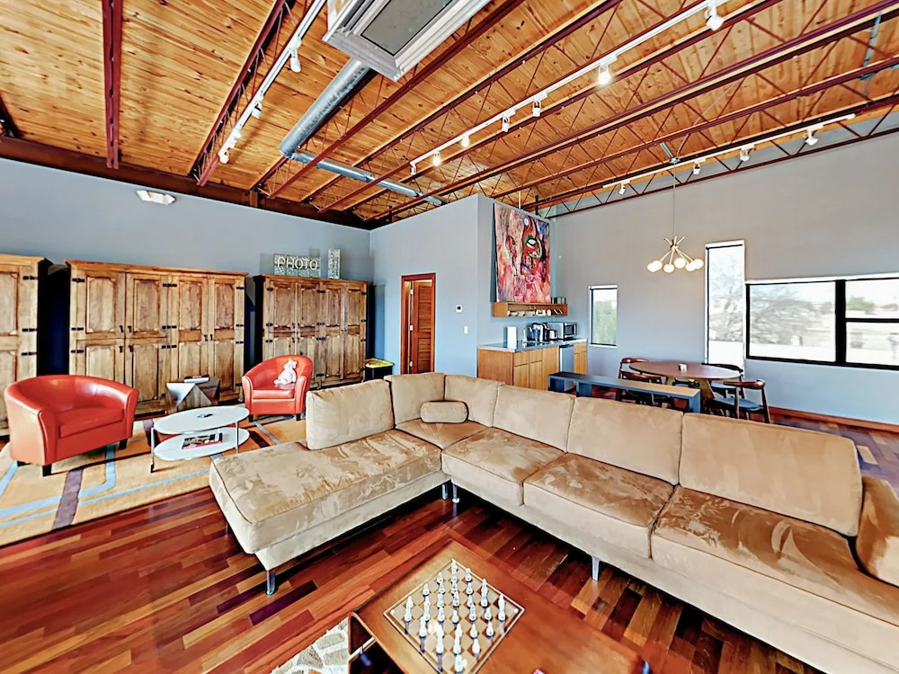 Hip 2nd-Story Studio Apts