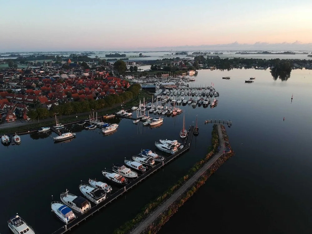 Cozy Chalet Right on the Water in Friesland