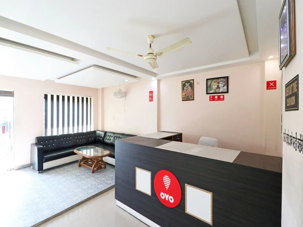 OYO 11572 Hotel Radha Regent