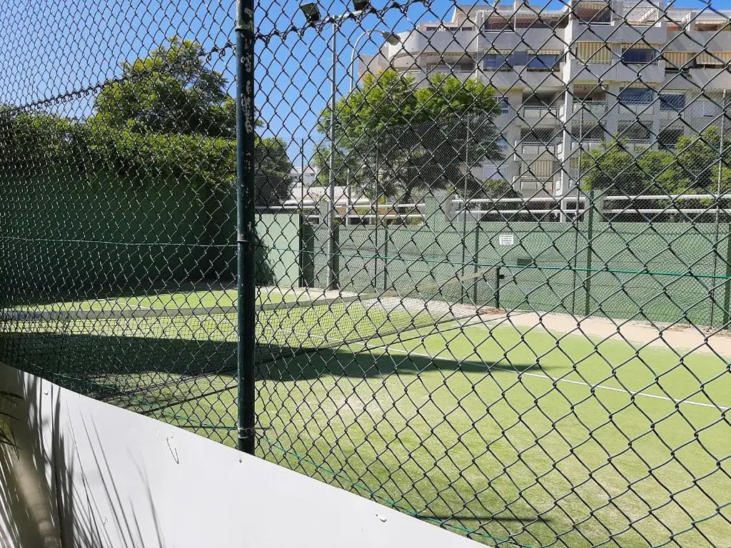 Apartamentos LOLA y MANUELA en primera línea playa Carihuela con excelente Terraza-jardin de 80 m2 frente al Mar con aparcamiento privado Ideal para descansar oyendo las olas del Mar