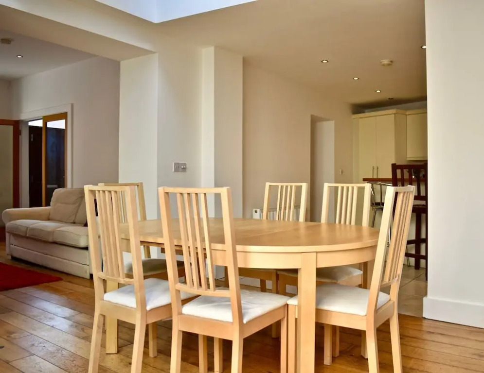 Spacious 3 Bedroom House in Ballsbridge