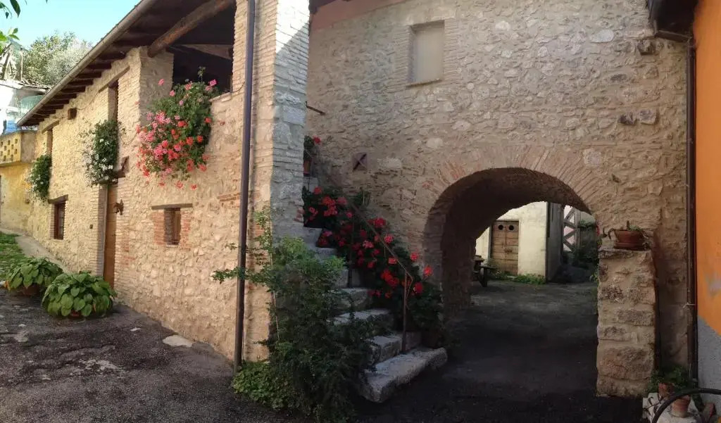 Sotto LArco - Il Granaio