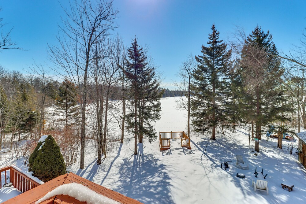 Private Hot Tub: Lakefront Poconos Home!