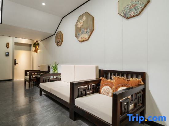 Phoenix Wanfeng Yushe Light Luxury Homestay (Hongqiao Branch, Fenghuang Ancient Town)