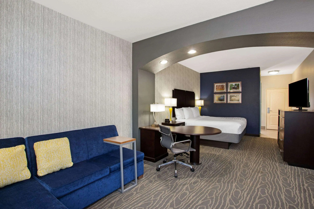 La Quinta by Wyndham Palestine