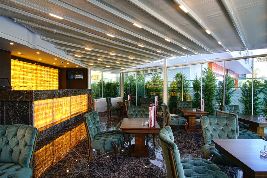 HOTEL S WHITE