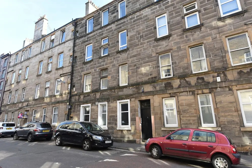 First - Caledonian House Apartment