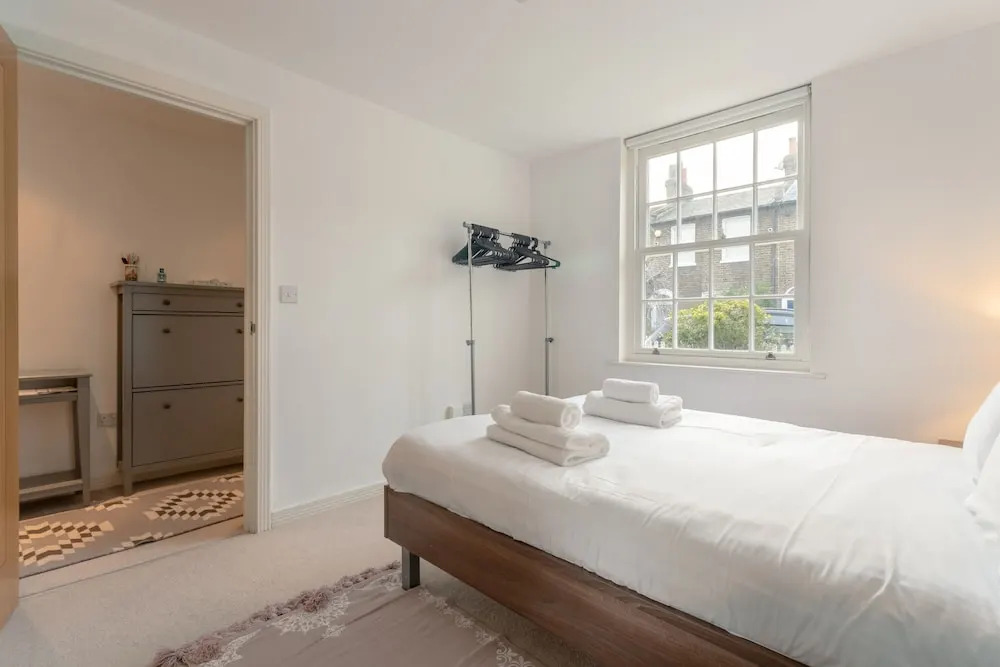 2 Bed Townhouse in Shepherds Bush