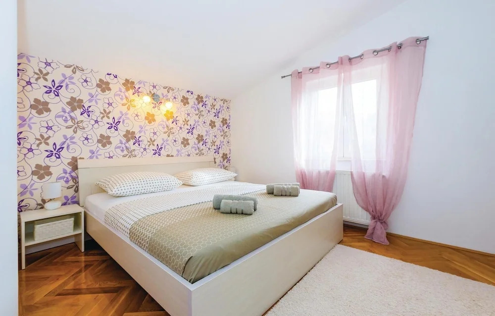 Three-Bedroom Holiday Home In Sibenik