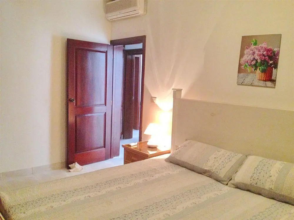 Los Corales Villas & Aparts Ocean View