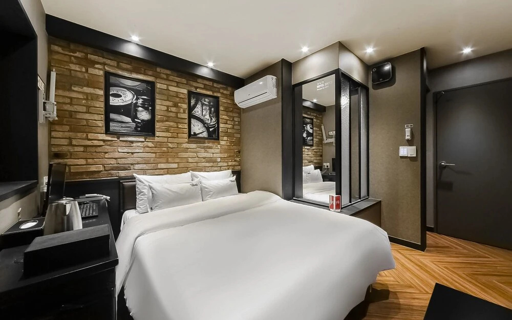 September Hotel
