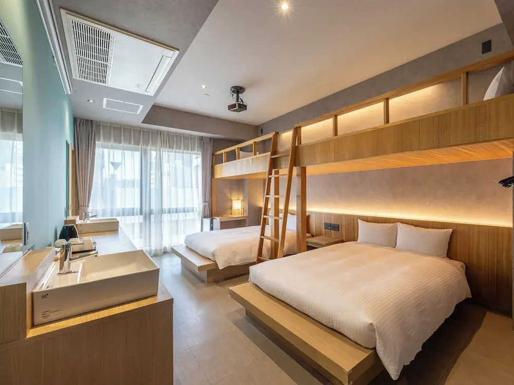 LACER OKINAWA NAHA Tomariport