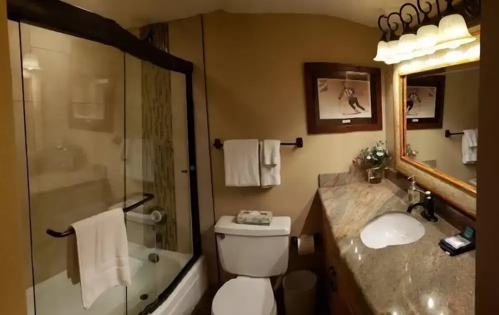Vail Village 3 Bedroom Condo At The Covered Bridge - Pool, Hot Tub & More