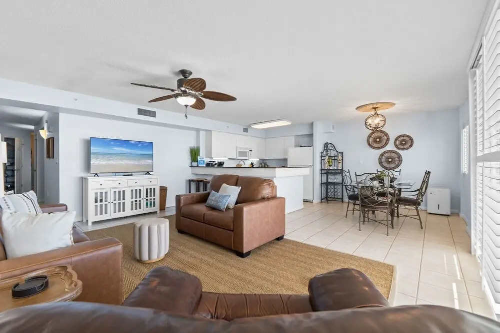 Dune Pointe 201: DON'T MISS OUT! AMAZING BEACH CONDO FREE BEACH SERVICE &more