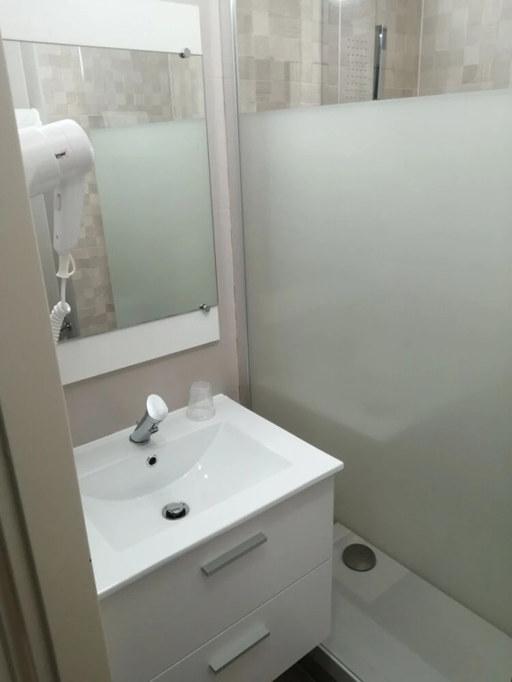 Hôtel Arc-En-Ciel - Entièrement Rénové