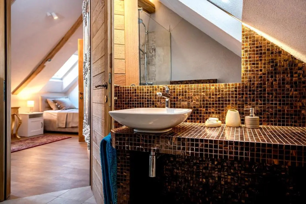 Luxury Palazzo v. Pelsocz Hvar Town