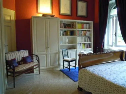 Villa V
