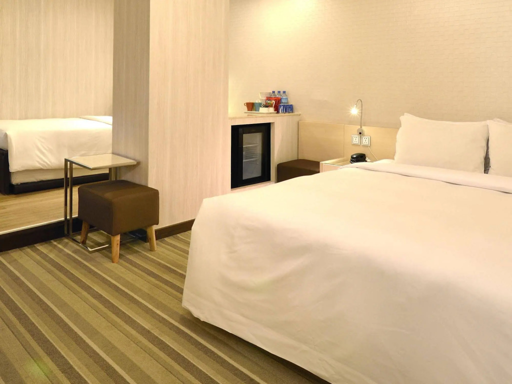 Yomi Hotel - ShuangLian MRT