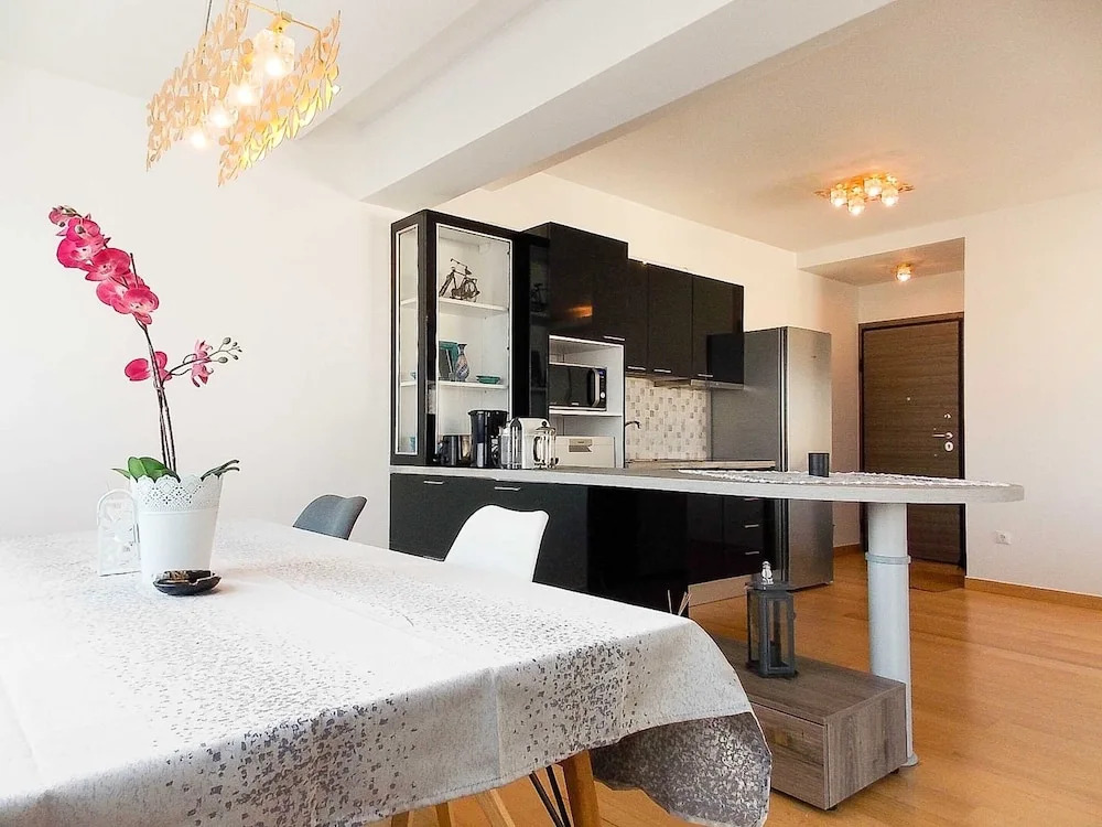 Stylish 2 Bedroom Apartment Spectacular Sea View