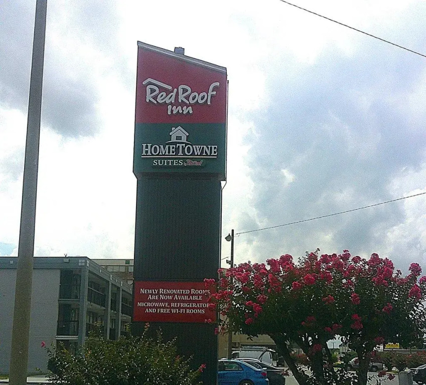HomeTowne Studios by Red Roof Richmond - Airport Sandston