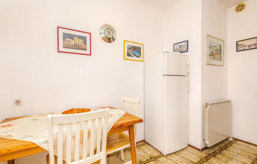 Awesome Apartment in Mali Losinj With Wifi and 3 Bedrooms