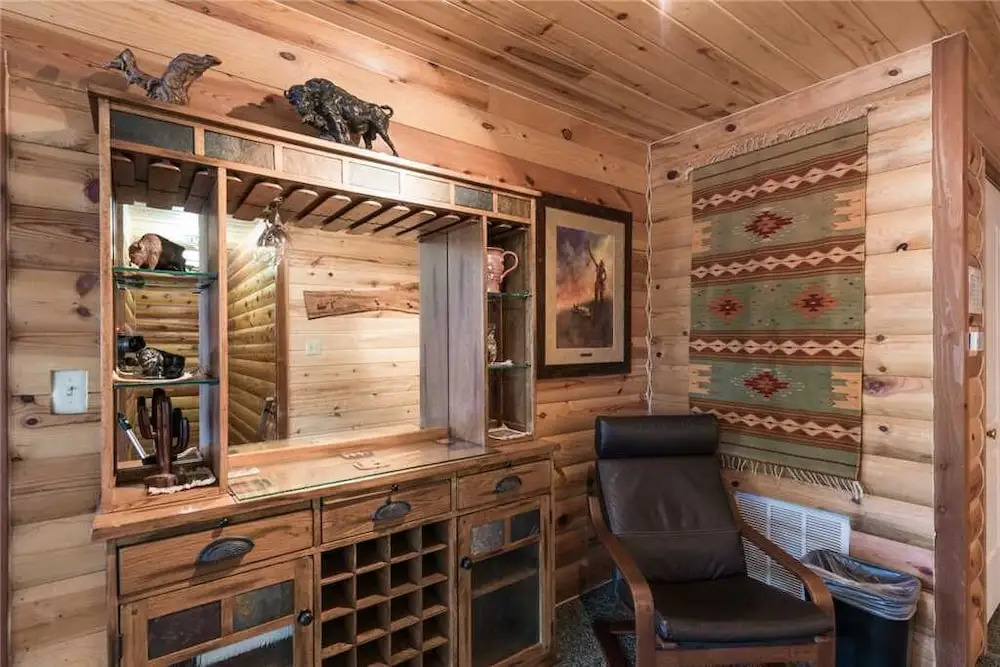 Buffalo Lodge - Seven Bedroom Cabin with Hot Tub