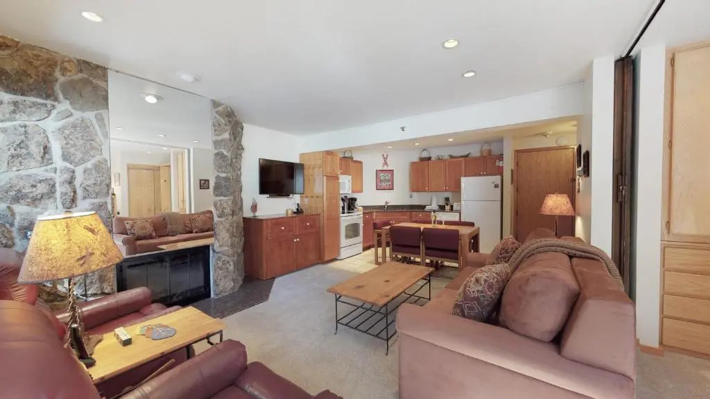 Laurelwood Condominiums Studio Premier Unit 408