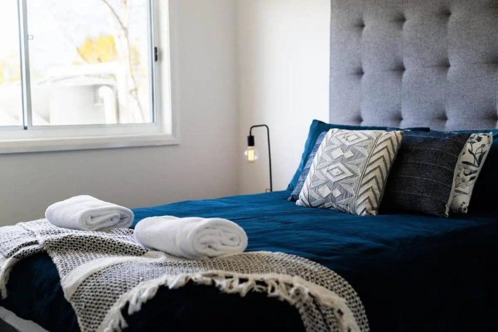 Hideaway on Curran - Modern & Comfy Retreat in CBD Firepit