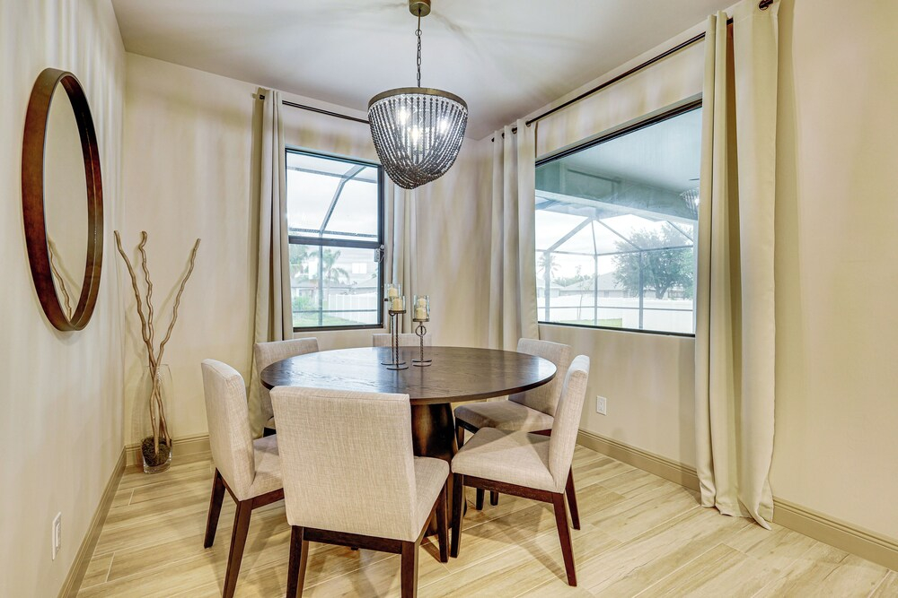 Outdoor Oasis: Spacious Family Home in Cape Coral!
