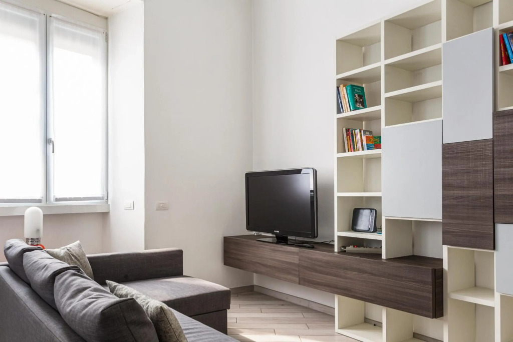 Wide and Bright Apartment next to metro station - Pacini