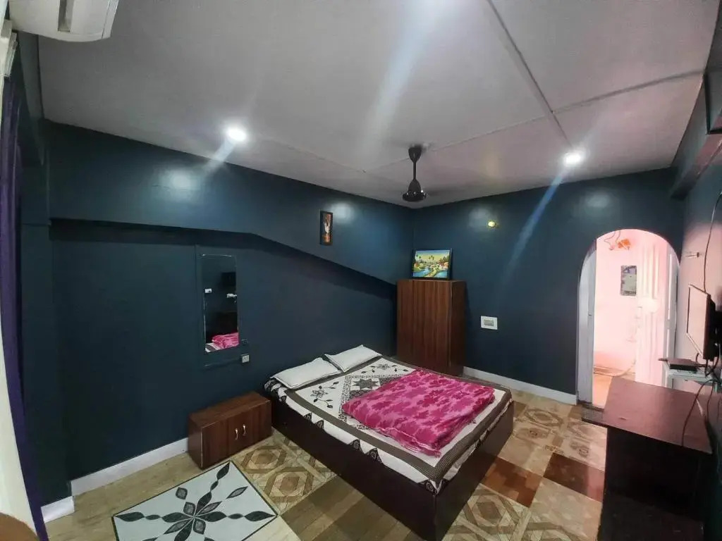 Riverbank Guesthouse with Restaurant & self cooking facility
