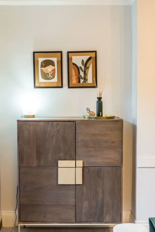 Spacious 1Br Flat In Wanstead: Garden & Comfort