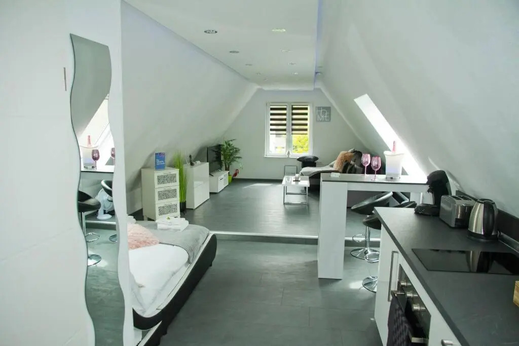 TRUTH Studio - Queensize Bett - Netflix - Küche