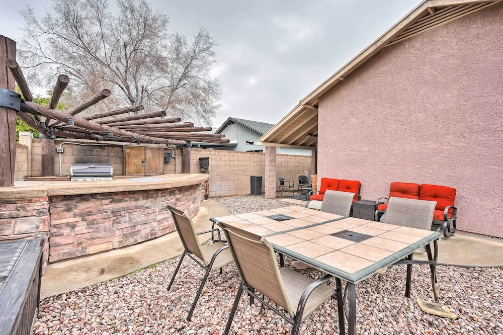 2 Mi to Sports Complex: Peoria Home w/ Patio!