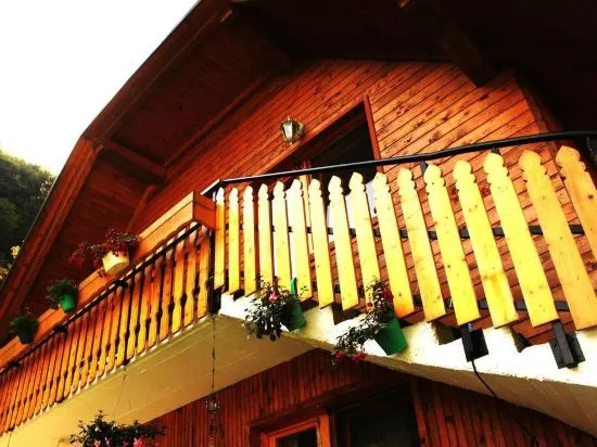 Reka Hisa river side lodge