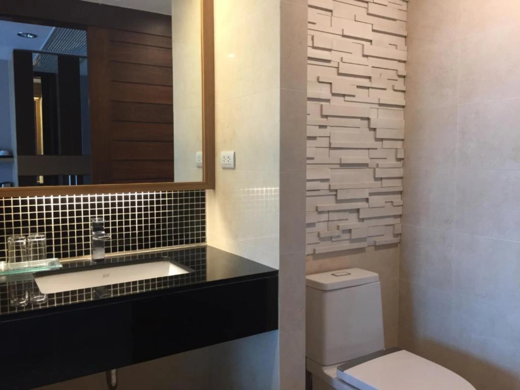 Aqua Resort Phuket - Near Beach and Chalong Pier